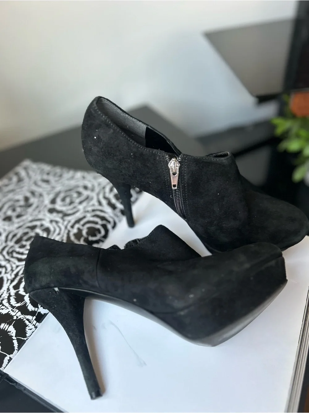 Marc Jacobs classic black